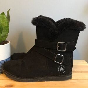 Sz 3 Black Airwalk Boots